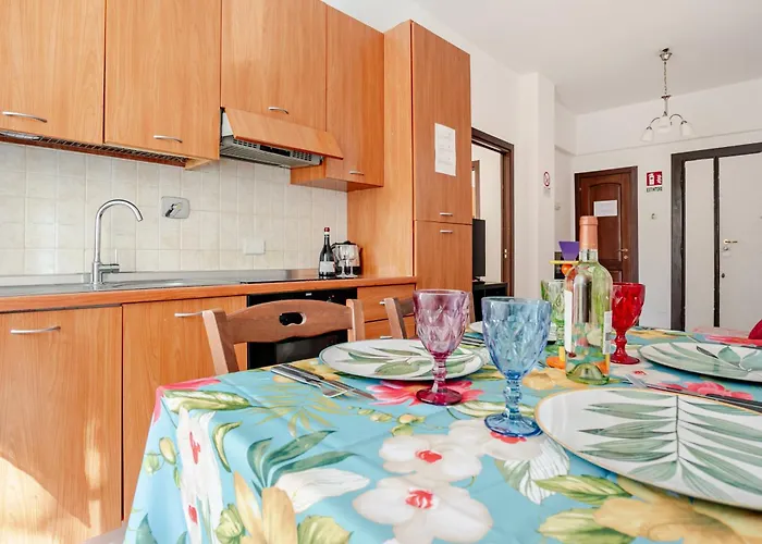 Spacious Bright Family Apartment Near Trastevere Station Up 7 Guests
